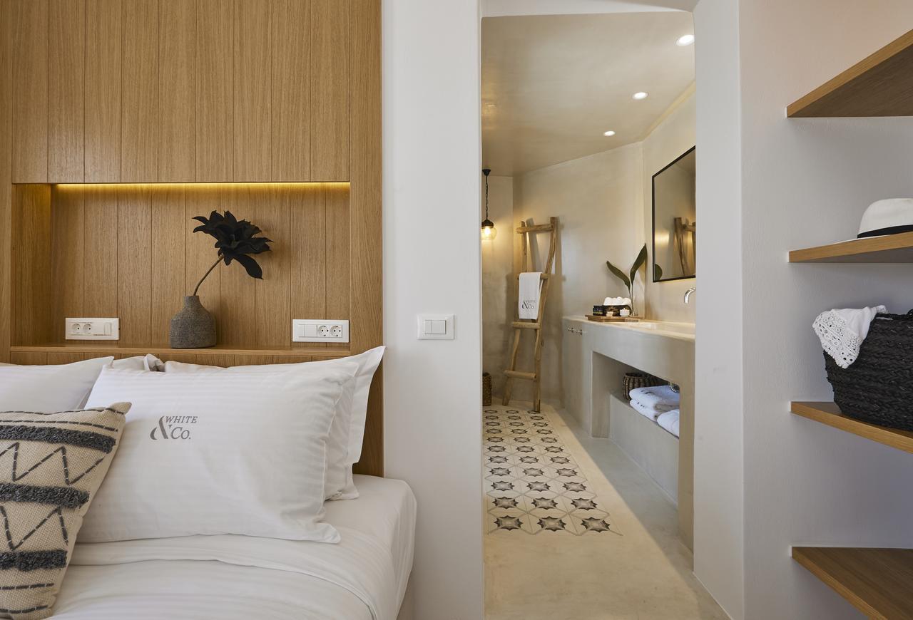 White & Co. La Torre Suites Pýrgos Eksteriør billede